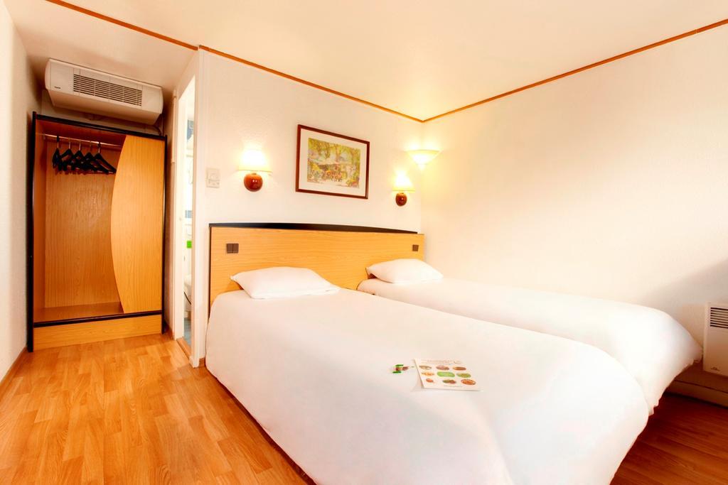 Hotel Campanile Livry-Gargan Zimmer foto