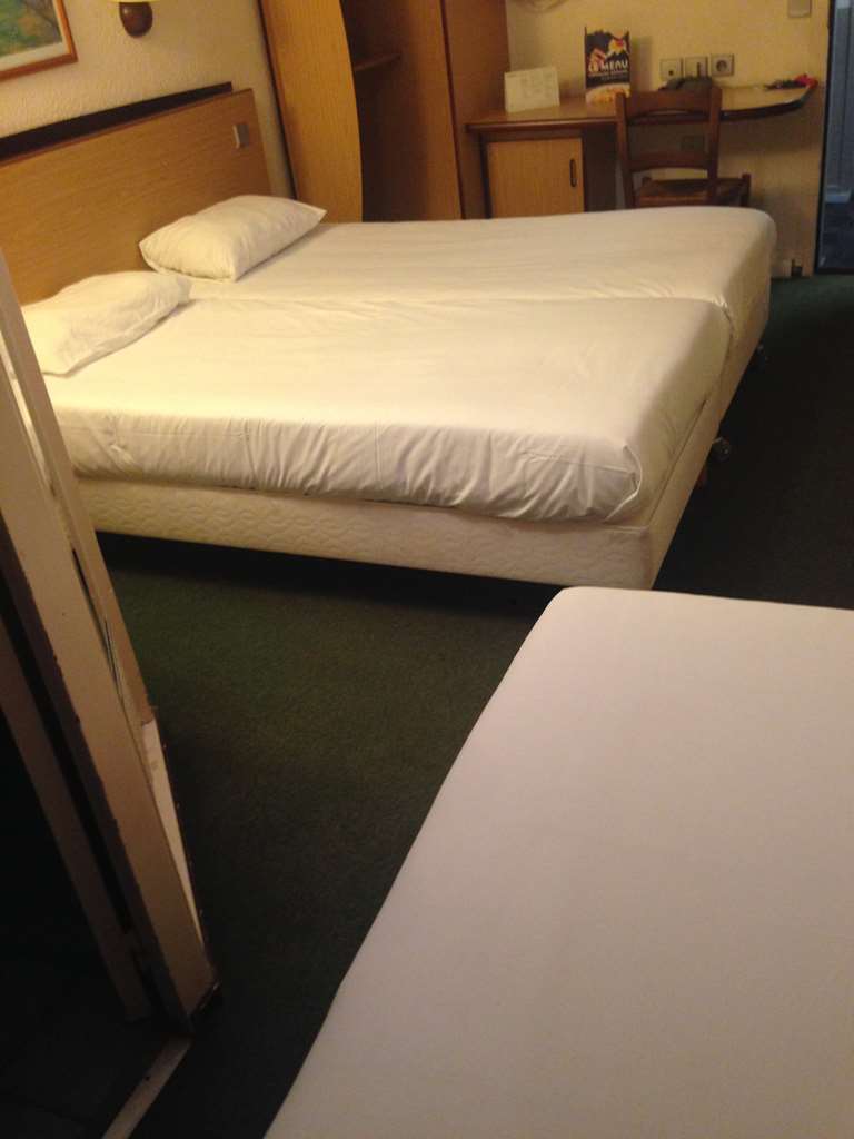 Hotel Campanile Livry-Gargan Zimmer foto