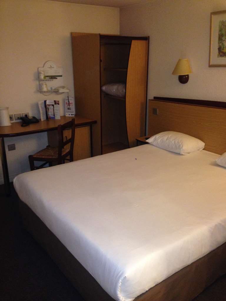 Hotel Campanile Livry-Gargan Zimmer foto
