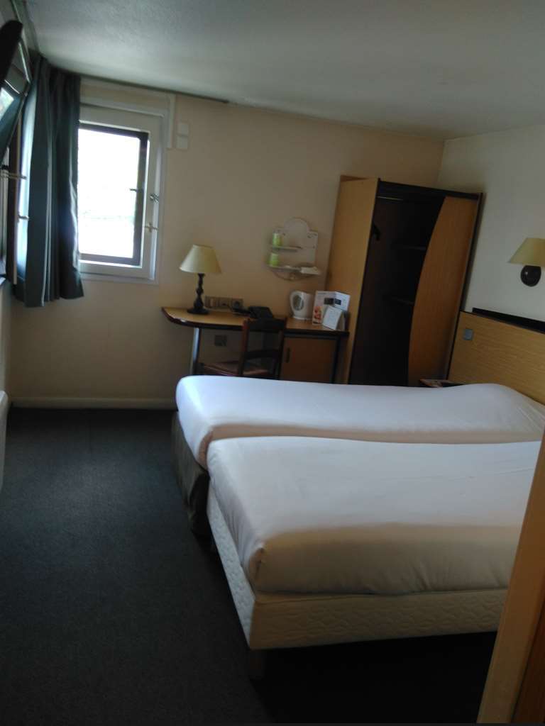 Hotel Campanile Livry-Gargan Zimmer foto