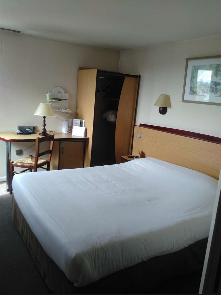 Hotel Campanile Livry-Gargan Zimmer foto