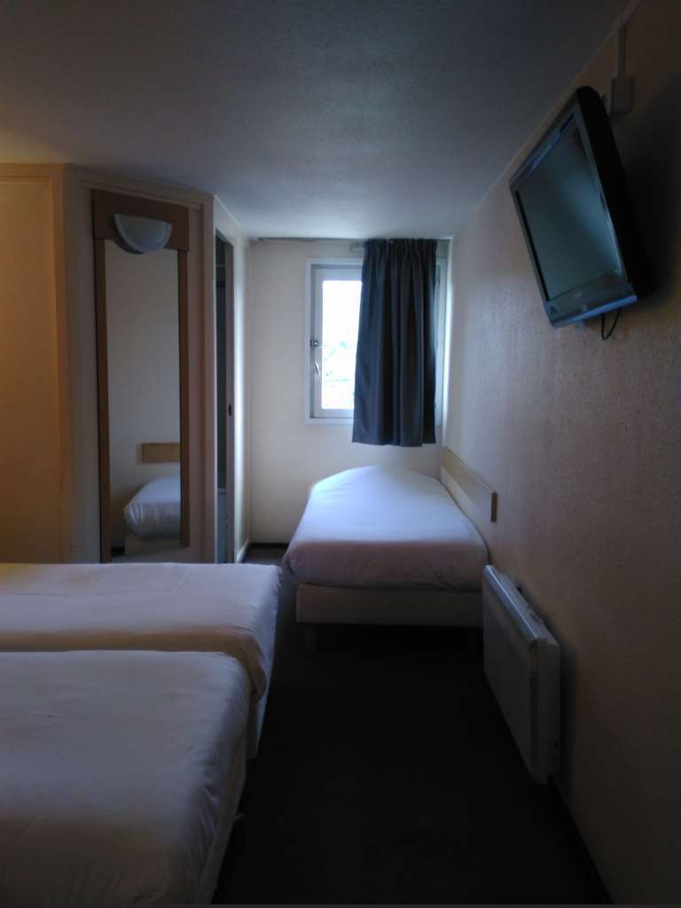 Hotel Campanile Livry-Gargan Zimmer foto