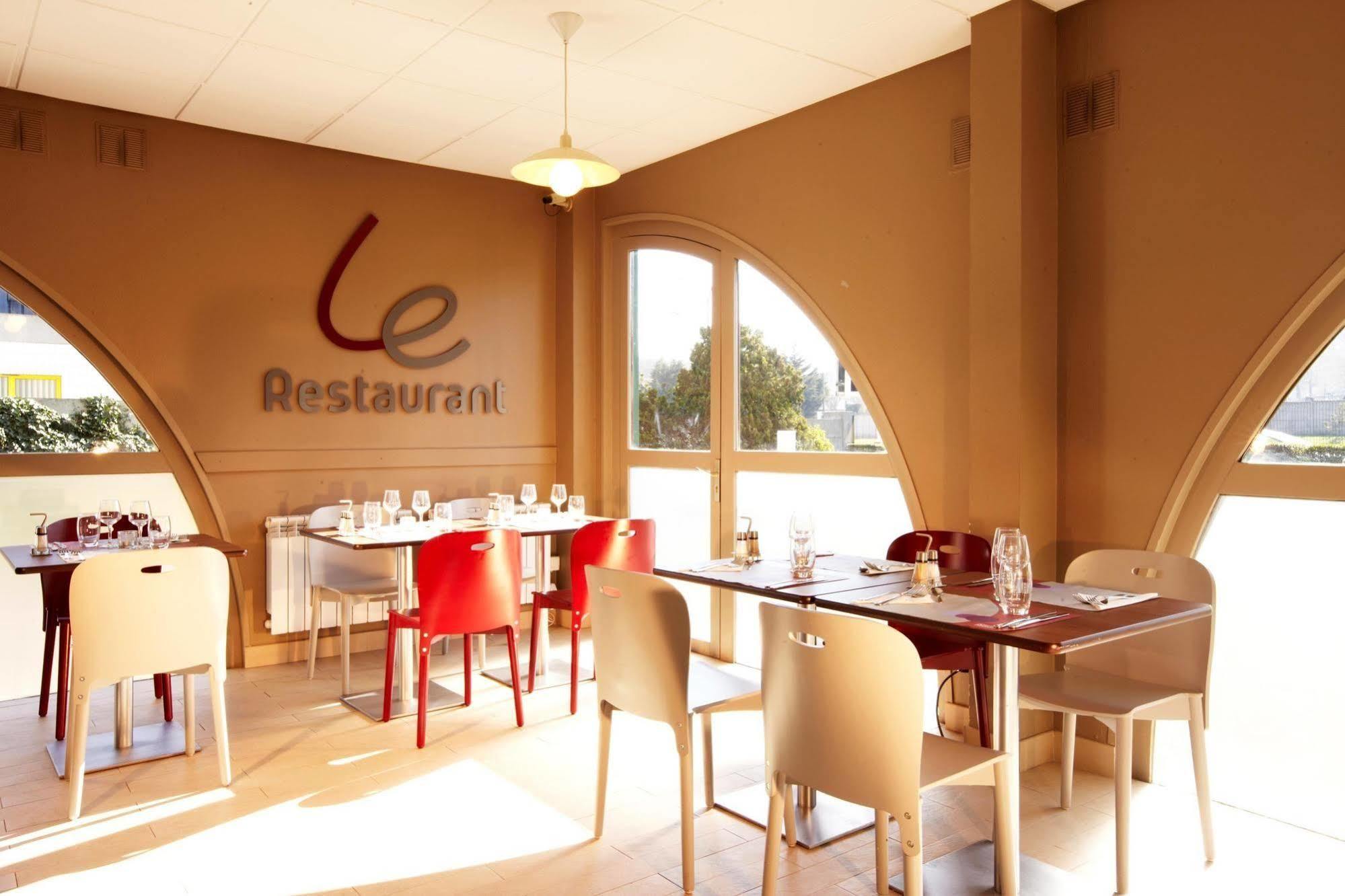 Hotel Campanile Livry-Gargan Restaurant foto